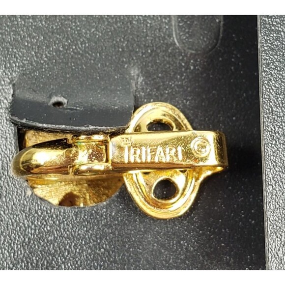 Vintage Signed Crown Trifari Gold Tone Oak Leaf Retro Statement Clip On Earrings - Picture 8 of 12